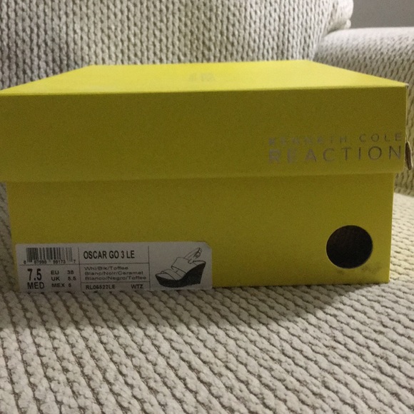 Kenneth Cole Reaction Wedges - Picture 3 of 3